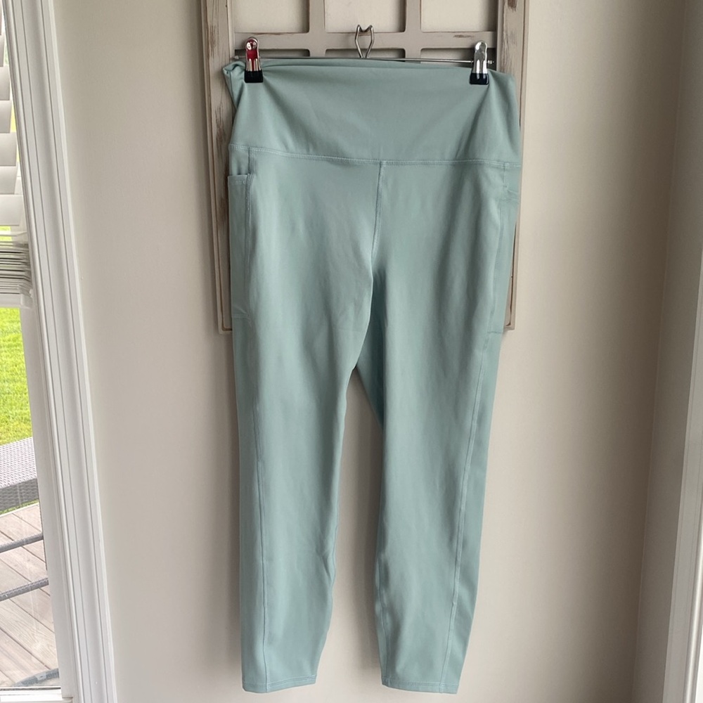 RBX pastel sage green crop leggings with side pockets size XL NWOT - Picture 7 of 11